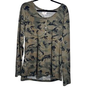 EUC HAYDEN LOS ANGELES Green Camo Print Long-Sleeved Henley Top -‎ 1X